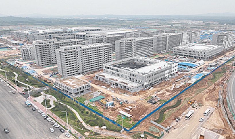 青岛新型显示产业园 走在前，开新局，力争2024年末产值突破500亿元